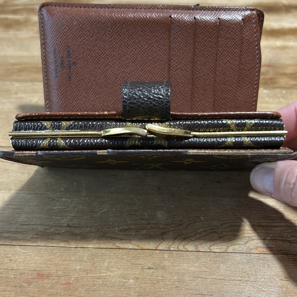 Louis Vuitton Monogram Kisslock Bifold Wallet - Picture 7 of 14